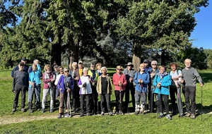 29/09/2025 - Rando nordique à Givray animée par Patrick B. -   Photo Joël F. -  La rando nordique du lundi matin bénéficie d'un engouement jamais démenti.
