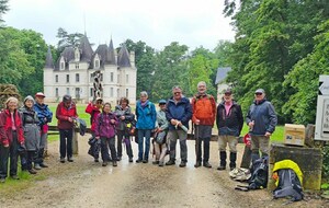 06/05/2026 - Rando normale à Saint Martin la Pallu - Vendeuvre animée par Paul B. - Photo Joëlle C. - Devant le château de Baillant.