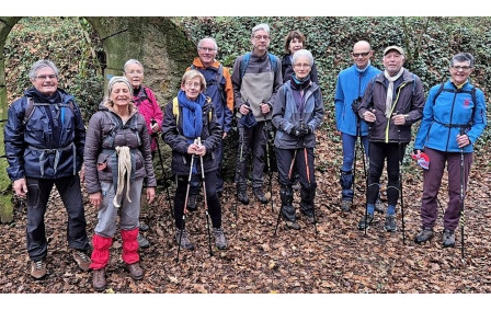 28/11/2025 - Nous étions 12 avec le photographe Claude M. à  la  Marche Rapide animée à "Grande Vitesse " par Danièle D. aux Grottes de la Norée.