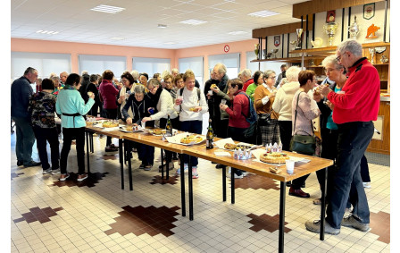 10/01/2026 - Moment de convivialité autour de la table - Photo Joël F..