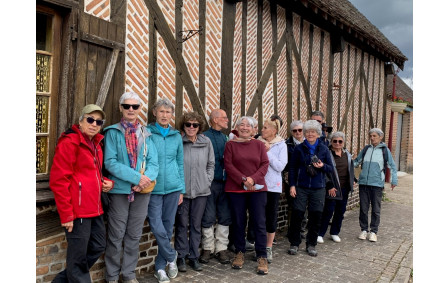 Les heureuses randonneuses et heureux randonneurs du séjour en Sologne (17-21 mai 2026) organisé par Josette V. et Raymonde B. - Photo  prise à Marcilly en Gault par Josette V.